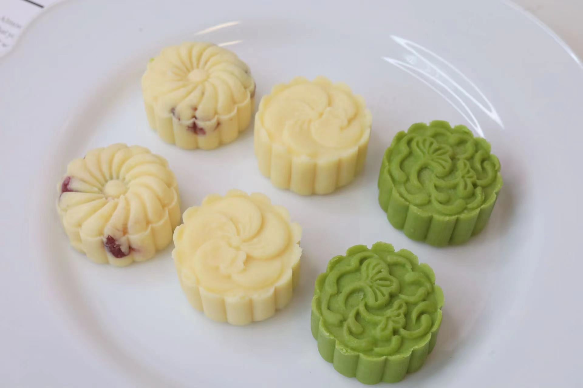 Green Bean Moon Cake